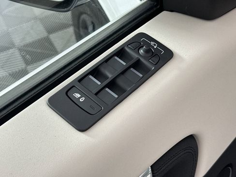 Certified 2025 Land Rover Discovery Sport S image 10