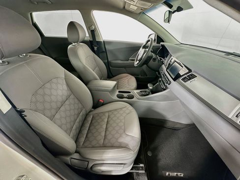 Used 2018 Kia Niro LX FWD image 29