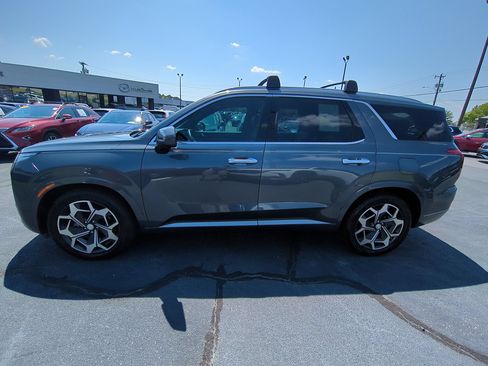 Used 2022 Hyundai Palisade Calligraphy FWD image 2