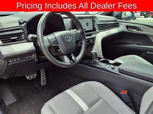 Used 2025 Toyota Camry SE w/ Convenience Package FWD image 18