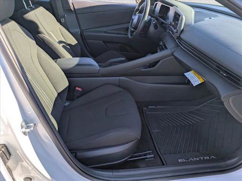 Used 2025 Hyundai Elantra Sport image 19