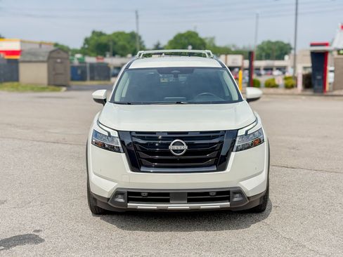 Used 2023 Nissan Pathfinder SL w/ Black Appearance Package AWD/4WD image 5