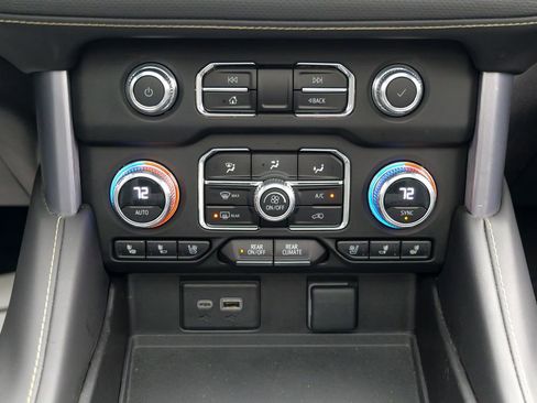 Used 2023 GMC Yukon XL SLT w/ SLT Premium Package image 50