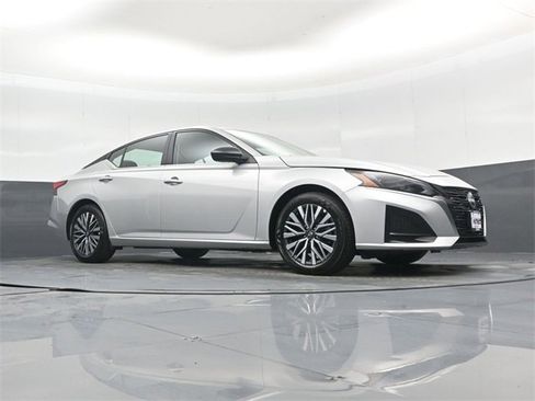 Used 2025 Nissan Altima 2.5 SV image 38