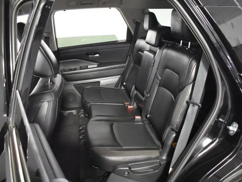 Used 2023 Nissan Pathfinder SL AWD/4WD image 30