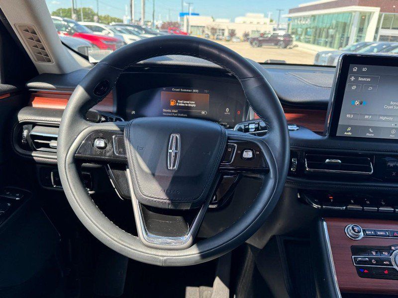 Used 2024 Lincoln Aviator Reserve AWD/4WD image 10