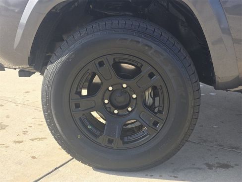 Used 2016 Toyota Tacoma TRD Sport w/ Towing Package image 13