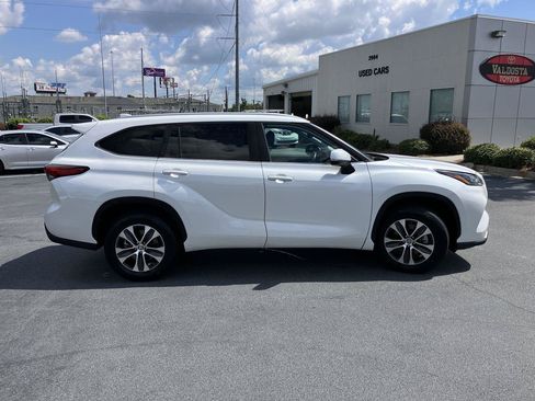 Used 2023 Toyota Highlander XLE FWD image 6
