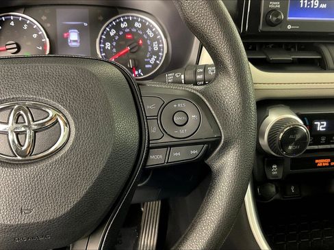 Used 2020 Toyota RAV4 XLE w/ Convenience Package FWD image 12