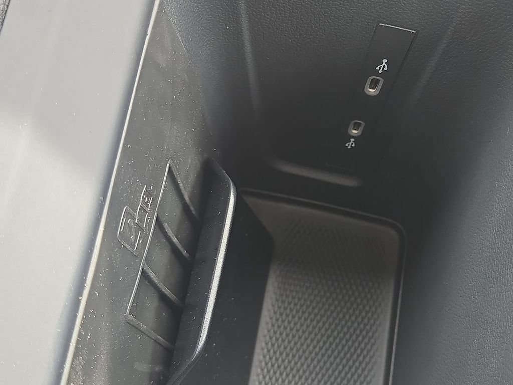 New 2026 Volkswagen Tiguan SE R-Line FWD image 21