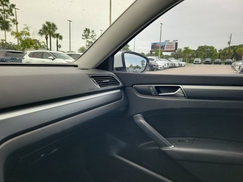 Used 2017 Volkswagen Passat 1.8T R-Line FWD image 29