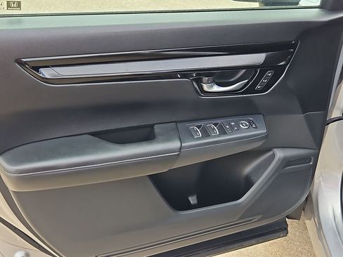Used 2025 Honda CR-V EX-L image 11
