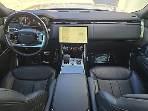 Certified 2023 Land Rover Range Rover SE image 9