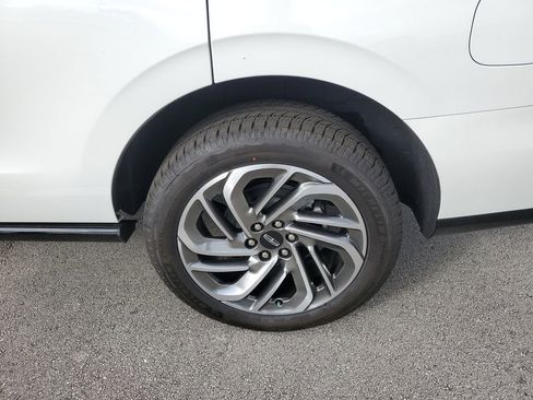 New 2025 Lincoln Navigator Reserve AWD/4WD image 8