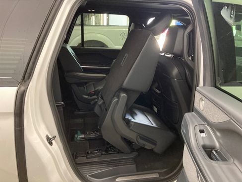 Used 2025 Lincoln Navigator L Reserve w/ Jet Appearance Package image 8