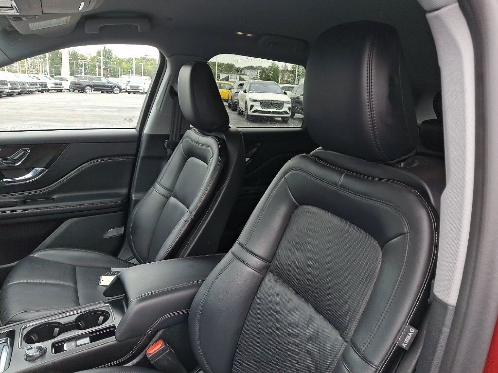 Certified 2022 Lincoln Corsair AWD w/ Equipment Group 101A image 14