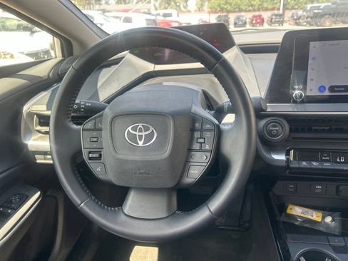 Used 2025 Toyota Prius LE FWD image 9