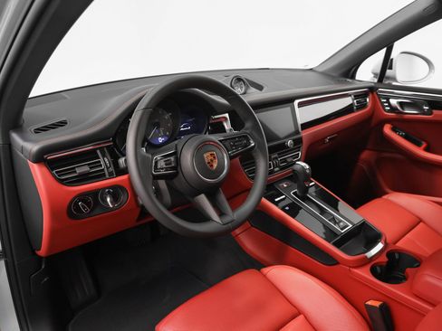 New 2026 Porsche Macan S image 4