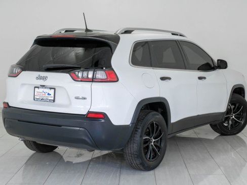 Used 2021 Jeep Cherokee Latitude Plus AWD/4WD image 6