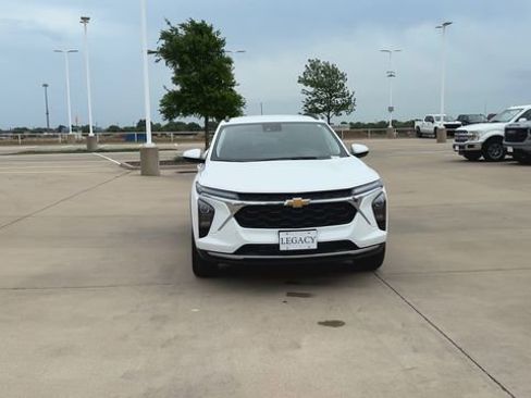 New 2026 Chevrolet Trax LT w/ Driver Confidence Package FWD image 3