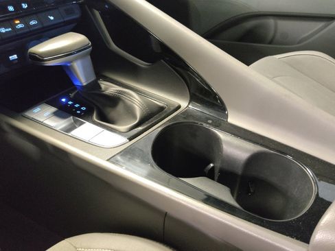 Used 2025 Hyundai Elantra SEL FWD image 26