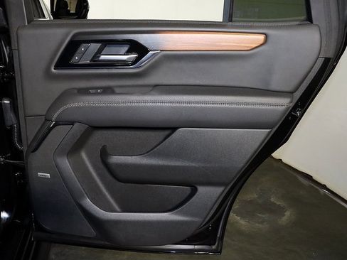Used 2025 GMC Yukon Denali image 34