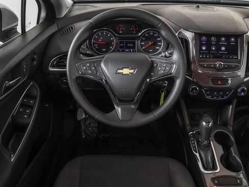 Used 2019 Chevrolet Cruze LT image 37