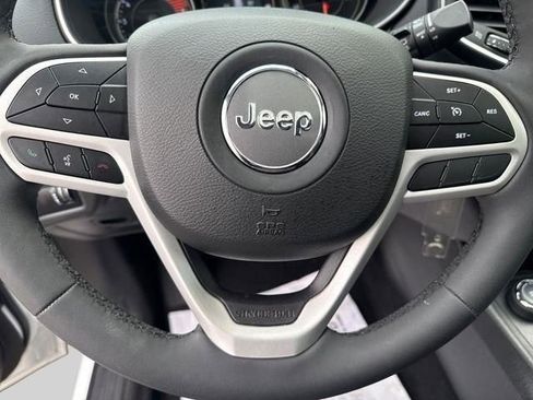 Used 2022 Jeep Cherokee Latitude w/ Sun & Sound Group AWD/4WD image 7