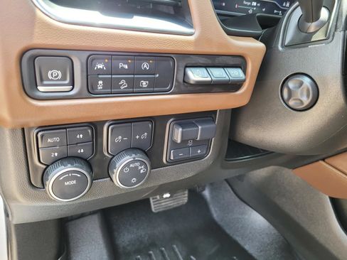 Used 2023 Chevrolet Suburban High Country w/ Premium Package AWD/4WD image 28