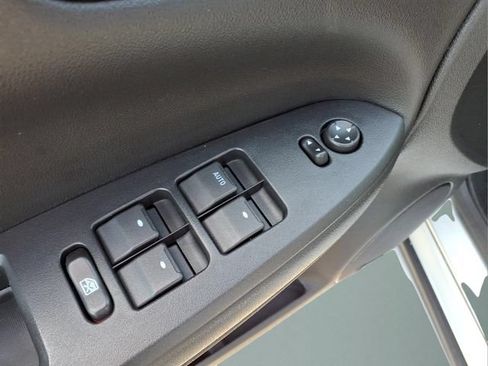 Used 2010 Chevrolet Impala LT w/ Luxury Edition Package FWD image 9