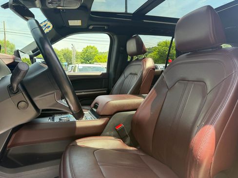 Used 2024 Ford Expedition Limited AWD/4WD image 9