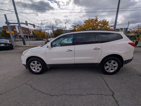 Used 2011 Chevrolet Traverse LT image 9