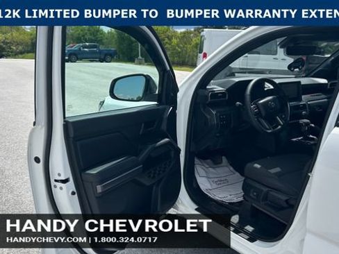 Used 2025 Toyota Tacoma SR5 AWD/4WD image 16