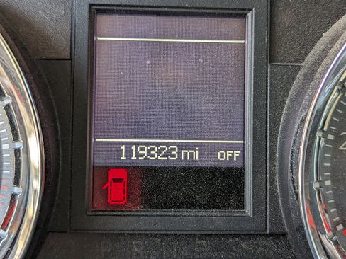 Used 2013 Chrysler Town & Country Touring image 17