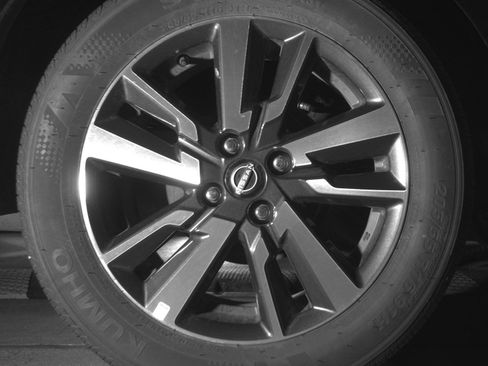 Used 2025 Nissan Versa SV FWD image 18