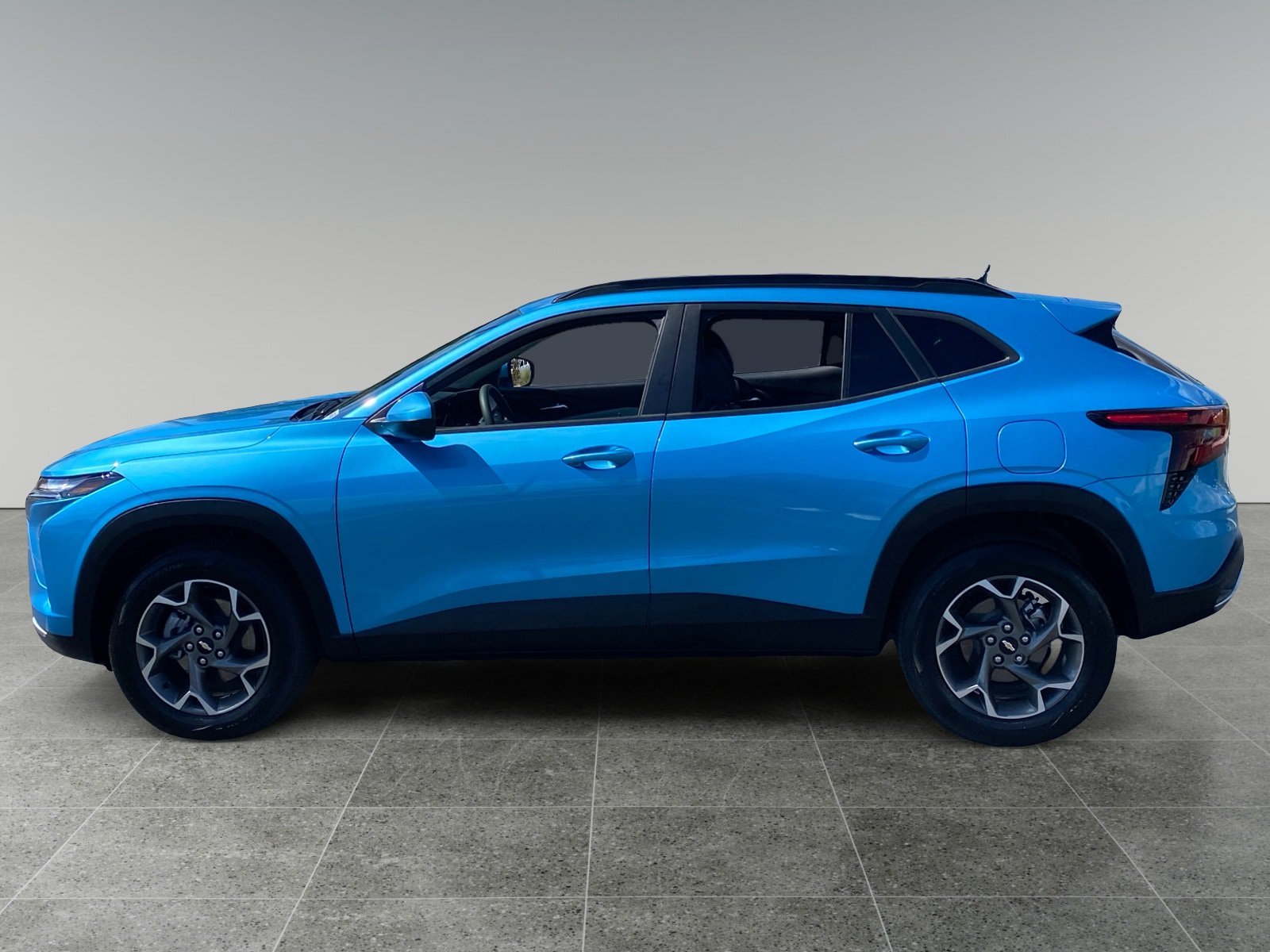 Used 2026 Chevrolet Trax LT FWD image 2
