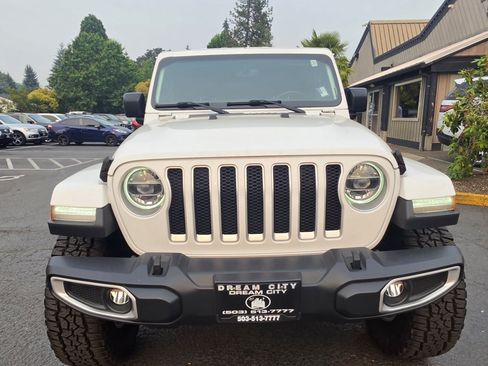 Used 2018 Jeep Wrangler Unlimited Sahara AWD/4WD image 9