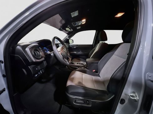 Used 2021 Toyota Tacoma TRD Off-Road AWD/4WD image 14