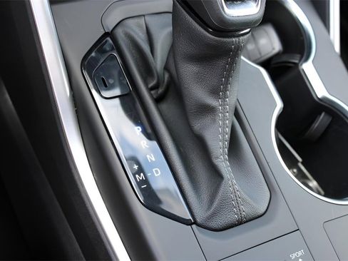 Certified 2025 Toyota Highlander XLE image 16