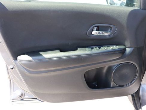 Used 2016 Honda HR-V LX image 9