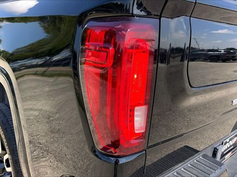 Used 2024 GMC Sierra 1500 AT4 w/ Technology Package AWD/4WD image 28