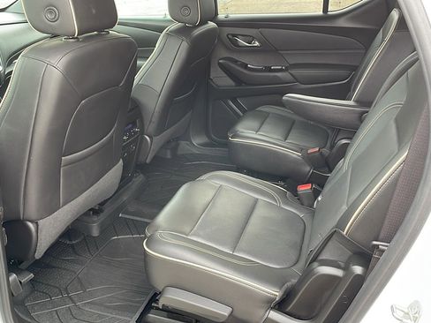 Used 2023 Chevrolet Traverse Premier FWD image 13