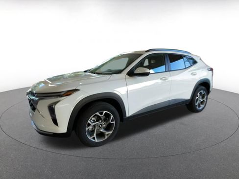 Used 2025 Chevrolet Trax LT image 8