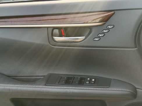 Used 2015 Lexus ES 350 w/ Premium Package FWD image 27