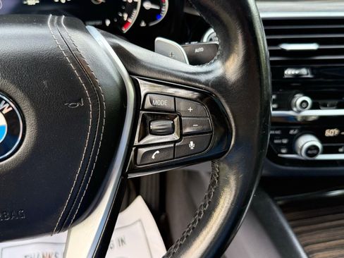 Used 2018 BMW 530i w/ Premium Package image 38