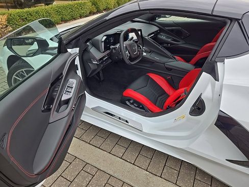 Used 2024 Chevrolet Corvette Stingray Premium Conv w/ Z51 Performance Package image 16