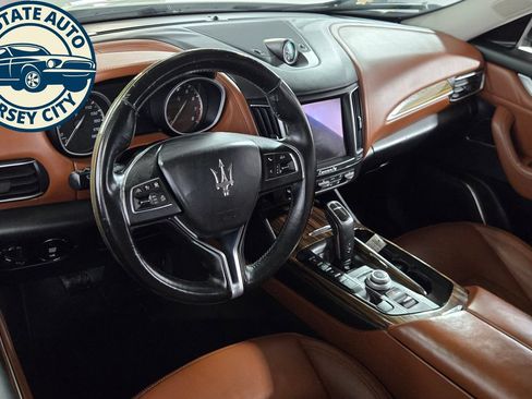 Used 2019 Maserati Levante GranLusso AWD/4WD image 11