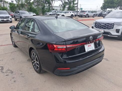 Used 2025 Volkswagen Jetta SE FWD image 8