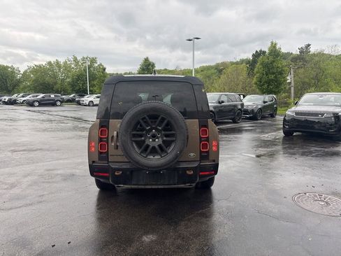 Used 2023 Land Rover Defender 130 X-Dynamic SE AWD/4WD image 4