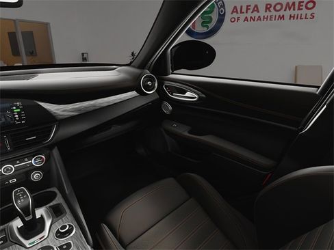 New 2025 Alfa Romeo Giulia w/ Driving Assist Package image 21